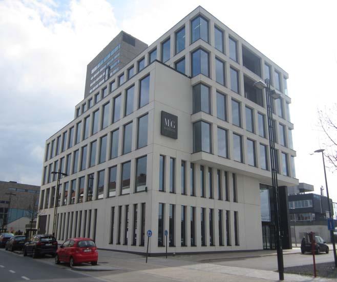 5 Gentbrugge Laatste casco handelsruimte Dit gebouw, zeer goed gelegen langsheen de Brusselsesteenweg (N9), heeft op het gelijkvloers nog 1 winkel/kantoorruimte van 394m²