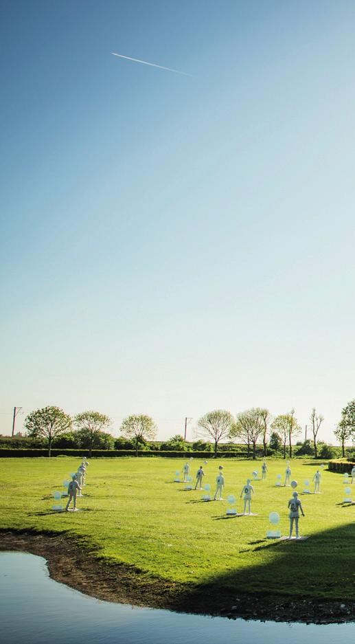 70 witte beelden - een verwijzing naar de herdenking van WOI - bevolken van 8 mei tot en met 11 november 2018 de site rond de IJzertoren.