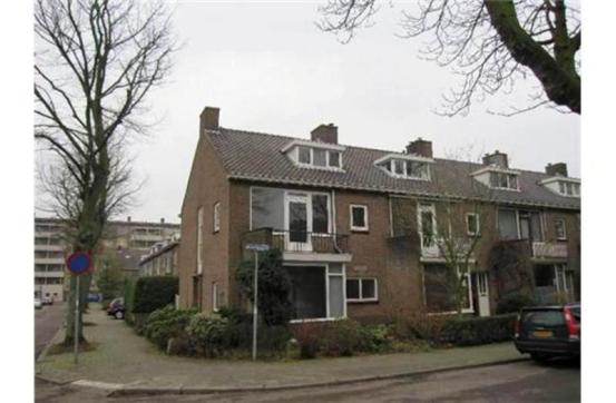 REFERENTIE-VERGELIJKER Adres getaxeerde object: Objectkenmerken: Woningtype: Bouwjaar: Gebruiksoppervlakte wonen (m2): Bruto inhoud (m3): Perceelsoppervlakte (m2): Energielabel: Bij-, op- en/of