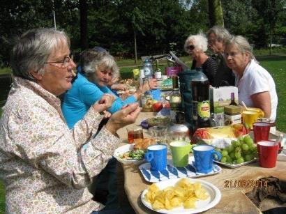 Activiteiten Met enthousiasme vertellen mensen over wat zij samen doen, de contacten en vriendschappen die daardoor