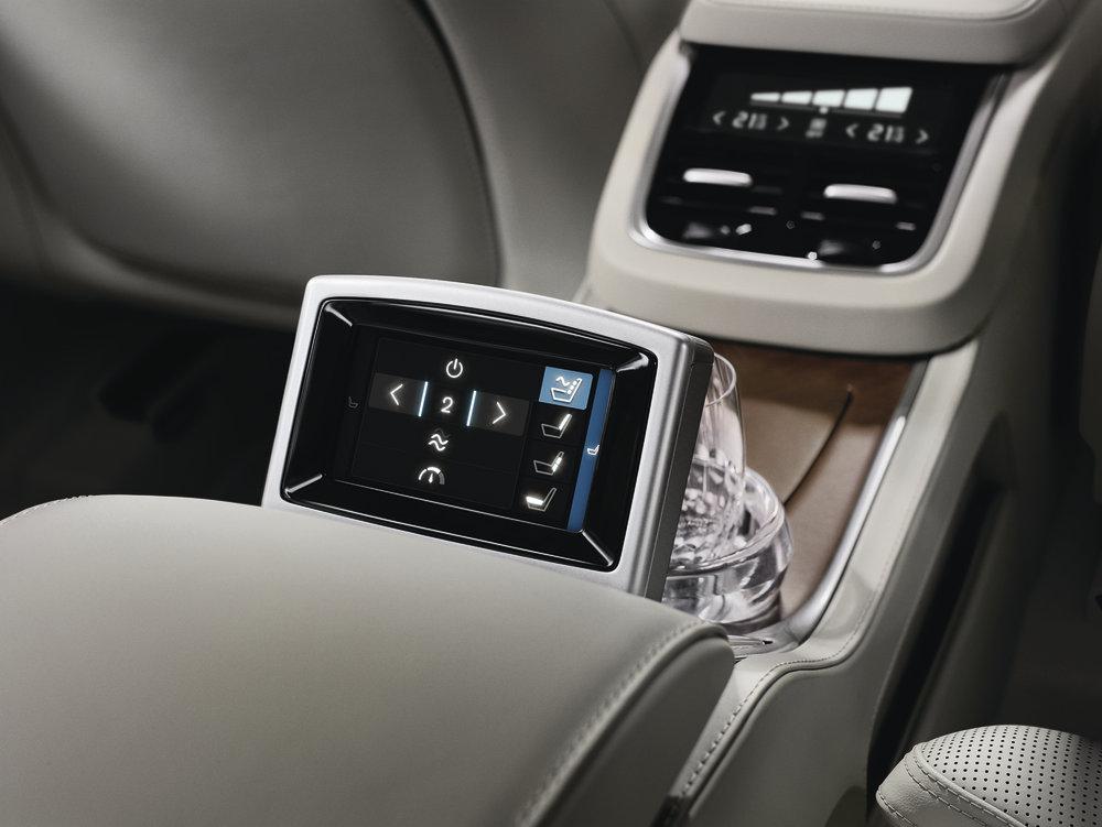 VOLVO S90L EXCELLENCE ELEMENTEN Het touch screen komt indien gewenst uit