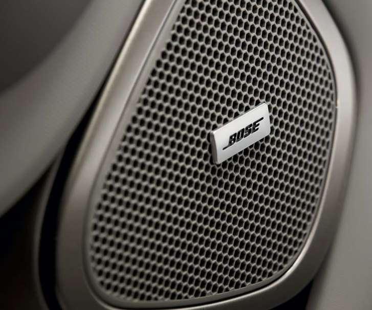 Klank op maat Om klanken in alle zuiverheid weer te geven telt het premium audiosysteem van Bose zes krachtige luidsprekers en een compacte subwoofer.