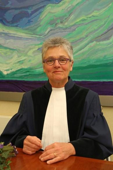Yvonne Roeland Yvonne is buitengewoon ambtenaar van de burgerlijke stand sinds 1993.