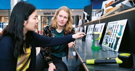 Computer Science and Engineering Het lokaliseren van calamiteiten op basis van social media, het maken van vriendelijke zorgrobots en het herkennen van objecten in afbeeldingen.