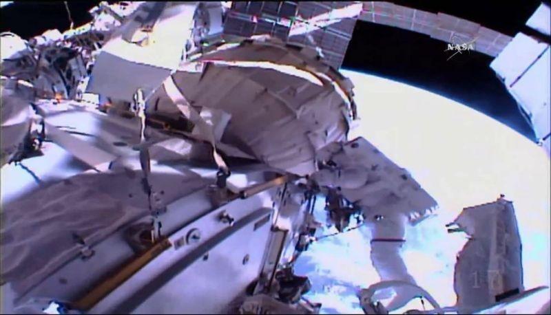 Sojoez MS-02 is geland Eerder die dag ontkoppelden zij hun toestel van de Poisk module van het ruimtestation. Langzaam dreven zij weg van het ISS.