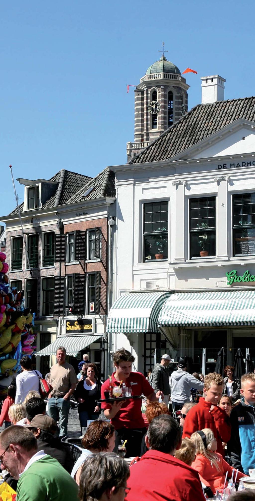 De Kamperpoort De wijk Kamperpoort ligt nabij het centrum van Zwolle, pal ten westen van de historische binnenstad.
