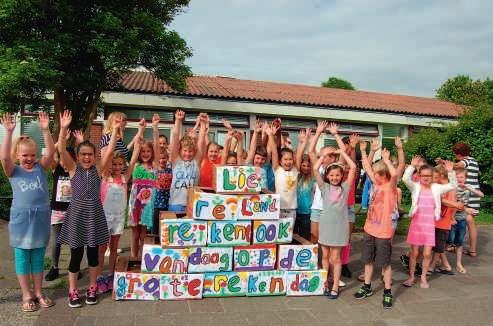 Kies een plek op het schoolplein of in de aula waar de dozen gestapeld kunnen worden. De plek moet voor alle kinderen en voor de overige toeschouwers goed zichtbaar zijn.