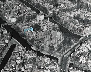 Het kantoorgebouw van het bedrijf van Otto Frank aan de Prinsengracht, met aan de achterzijde het achterhuis. In het achterhuis bevindt zich de geheime schuilplaats.