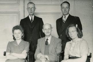 De verschijning van het dagboek Otto met de helpers, oktober 1945.
