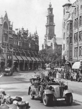 Maar op 10 mei 1940 valt het Duitse leger Nederland binnen.