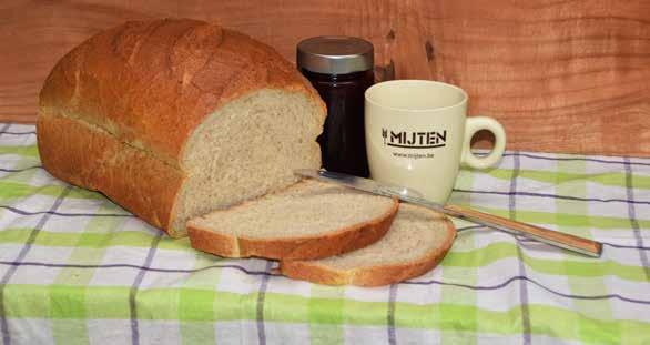 Tarwemeel 2-5 kg Een bruin brood met fijn gemalen tarwe Traditionele oven: 2 broden 250 g Prima Wit* 250 g Prima Tarwemeel 15 g verse gist (of 8 g droge gist) 20 g margarine of roomboter 5 g suiker 8