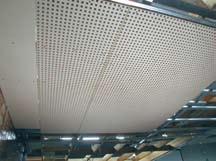 De inspectieluiken voor inbouw in geperforeerde plafonds hebben dezelfde opbouw als de ProLock Steel plafondluiken, de rugzijde van het uitneembare gedeelte is volledig in metaal, wat het schroeven
