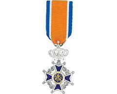 Karel is lid in de Orde van Oranje Nassau I k wist dat er 3 mensen bezig waren om een lintje voor Karel aan te vragen. Dat was al een hele tijd voor de uitreiking.