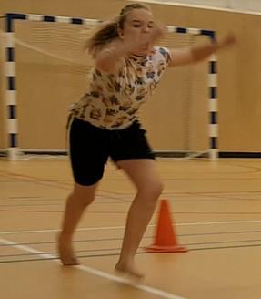 be/izeslkqb-w4 Dinsdagavond was de schoolvoetbal voor de meisjes.