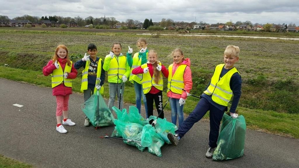 best zwaar, want we hadden allemaal een rugtas met 6 liter water op onze rug, maar alles voor het goede doel. Er is met alle scholen uit Vroomshoop 4136,- opgehaald!