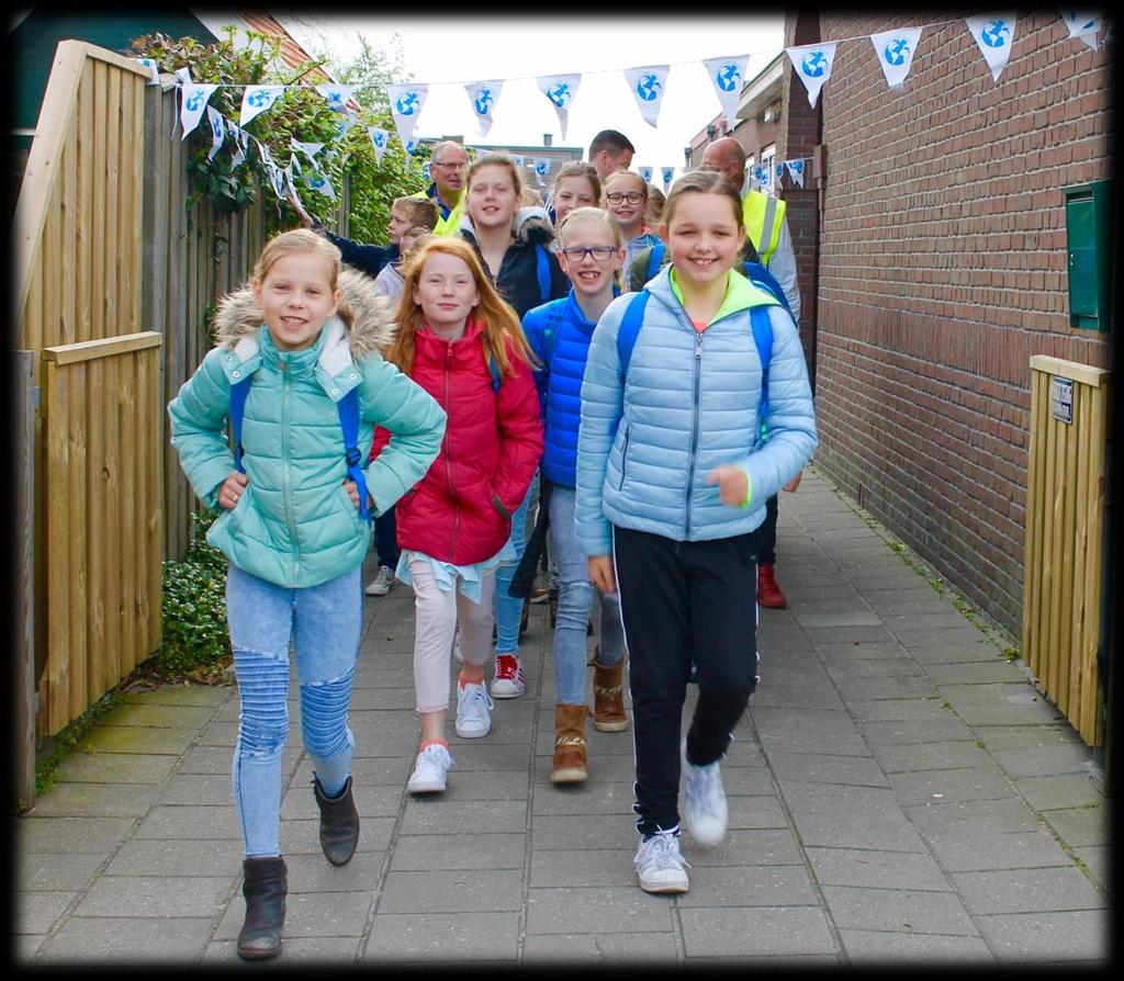 Vrijdag was meester afwezig i.v.m. een bruiloft. Juf Veroni stond voor de klas. s Middags moesten wij een spelletjesmiddag organiseren voor groep 4.