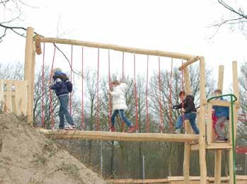 Wiebelstap Wiebelstap, zowel geschikt voor sport- als speelplekken. Trimmen - Balanceren Wiebelstap sport- en speeltoestel, goed te plaatsen in zowel natuurlijke als conventionele speelplekken.