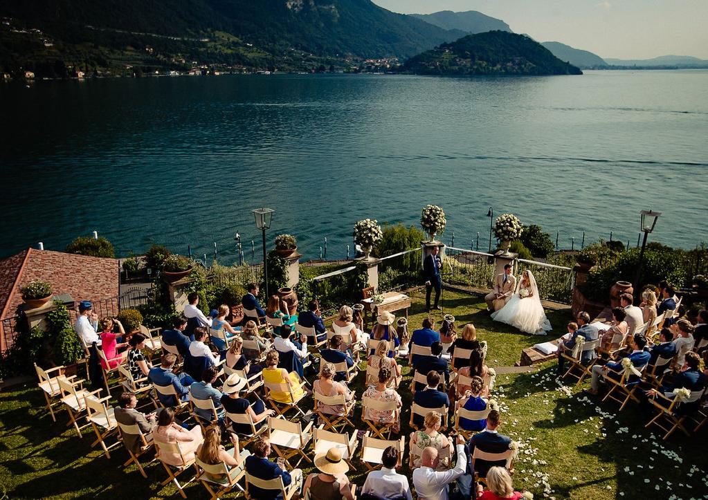 Destination Weddings Ik reis regelmatig naar het buitenland voor bruiloften! Mail me gerust jullie wensen en plannen door dan maak ik graag een mooi voorstel om jullie mooiste dag te fotograferen.