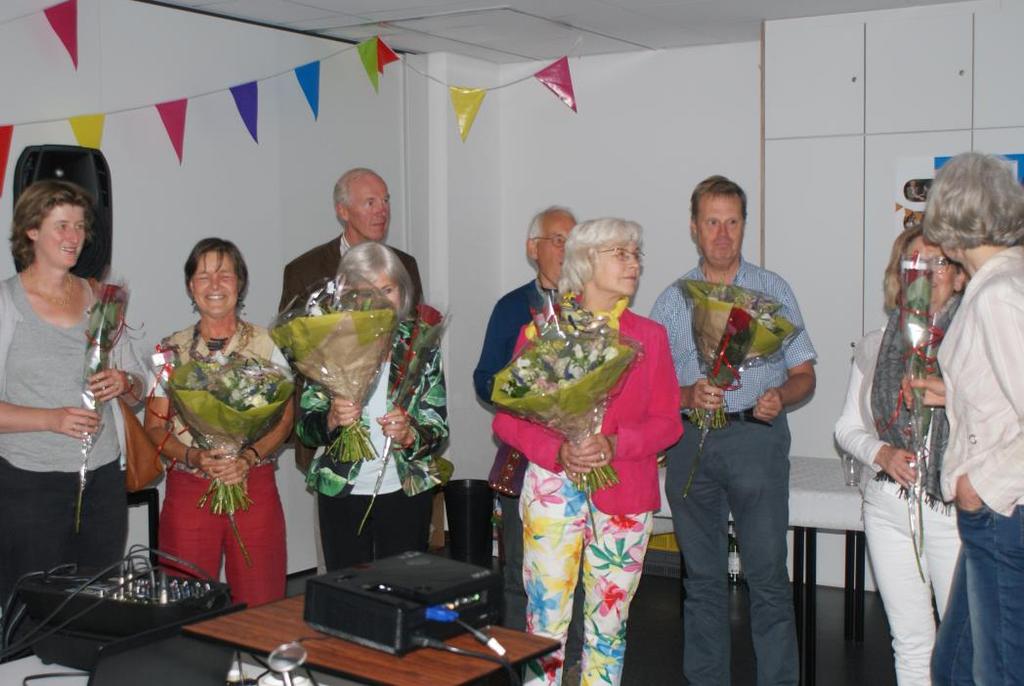 1.2 10 jaar Buurtbemiddeling in Zeist Foto: Een paar van de buurtbemiddelaars tijdens het vieren van 10 jaar Buurtbemiddeling in Zeist In de zomer is er aandacht besteed aan het feit dat