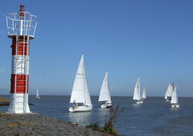 14. Hoeveel water per seconde kunnen de spuisluizen