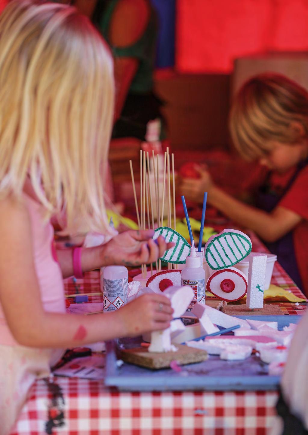 Buitenschoolse educatie voor kinderen en jongeren Westland Cultuurweb zet jaarlijks een deel van haar budget in voor de inkoop van buitenschoolse lessen kunst en cultuur voor kinderen en jongeren.