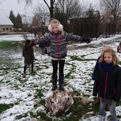 Nieuws uit de groepen Groep 5A Toetsen en sneeuwpret, gaat dat wel samen? Ja hoor! In groep 5a lukte dat prima!