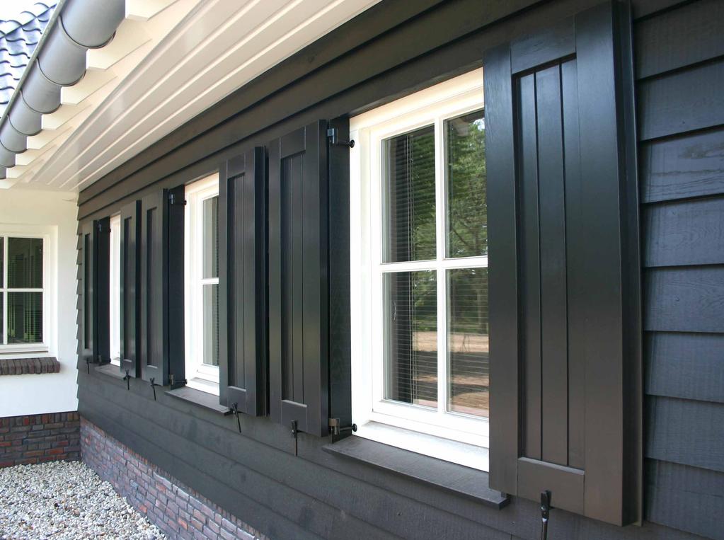 Een vensterluik is zeer geschikt om kamers te verduisteren en af te schermen van warme zonnestralen Vensterluiken: Vroeger werd het vensterluik gebruikt voor het afsluiten van het venster, een open