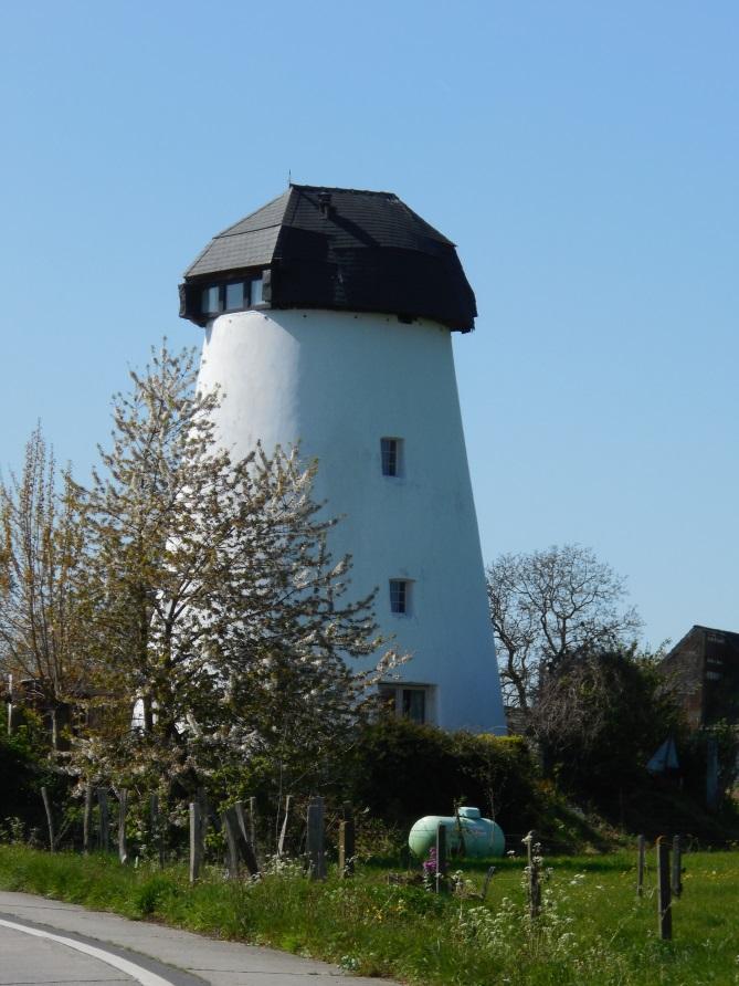 Resten van korenwindmolen Ter Slepe, Weitstraat zonder nummer, Nukerke),