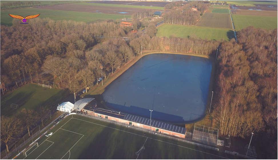 De Sport Afgelopen periode is de IJsvereniging weer druk in de weer geweest om de baan tiptop in orde te brengen voor de komende winter.