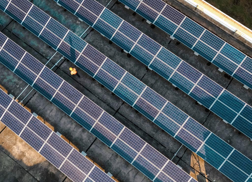 Zonnepanelen in gebruik bij een toeleverancier van Apple in China Op weg naar een groenere toeleveringsketen.