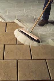 Plaatsing op een flexibele ondergrond* (Zand of vers gestabiliseerd zand)** *Het voegen van op beton vastgemetselde of verlijmde stenen en plaatsing op grind is verboden.