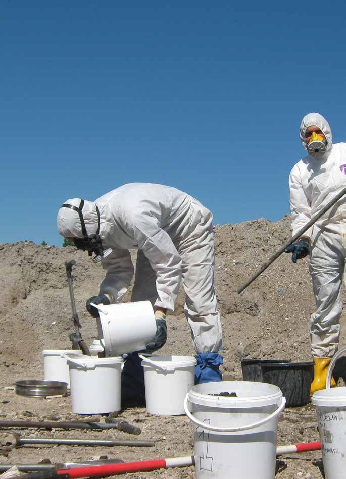 Deskundig Asbestverwijderaar 1 (DAV-1) Asbest Sinds 1 januari 2008 geldt dat asbestverwijderaars die saneringen uitvoeren in risicoklasse 2 en 3 in het bezit dienen te zijn van een geldig