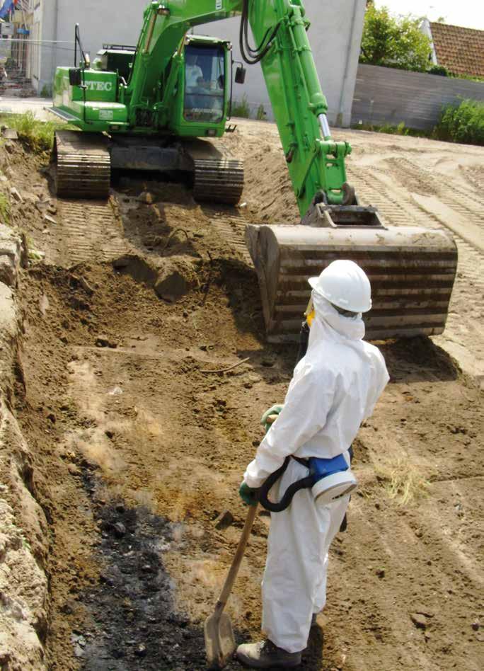Operationeel Medewerker (OPM) Bodem Ten aanzien van risico s en de te maat regelen bij werkzaamheden in of met verontreinigde grond, (grond)water of baggerspecie heeft een werkgever de
