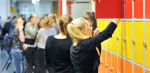 Veilige school Pilot spreekuur op Groningse scholen Met ingang van het schooljaar 2017-2018 draait Halt een spreekuur op een RENN-4 en een VMBO school in Groningen.