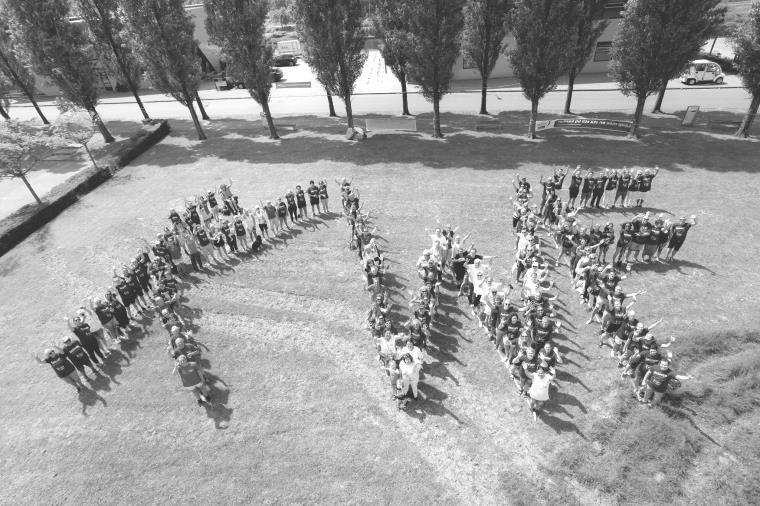 Samenloop voor Hoop Samen sterk voor een goed doel Iedereen kent iemand in de familie-, vrienden- of collegiale kring die getroffen is door een van de vele vormen van kanker en heeft de