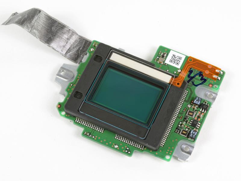 Stap 13 De D5100 maakt gebruik van een 16,2 megapixel DX-formaat CMOS-sensor om