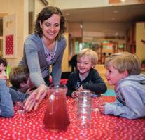 In combinatie met de juiste begeleiding in een sfeer van vertrouwen en veiligheid kunnen kinderen zich ontplooien, samen leren, spelen en zorg dragen voor elkaar en de omgeving.