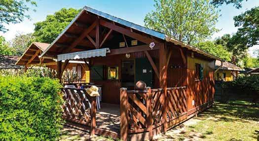 Houten traditionele chalets Prijs per nacht van 1 tot 4 of 6 personen.