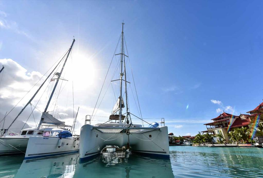 Catamaran en luxereis aan boord van