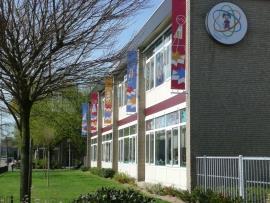 1. DE SCHOOL 1.1 Situering van de school Basisschool Tweelingen is een interconfessionele basisschool met twee locaties, gelegen in de wijken Eckart en Vaartbroek binnen de gemeente Eindhoven.