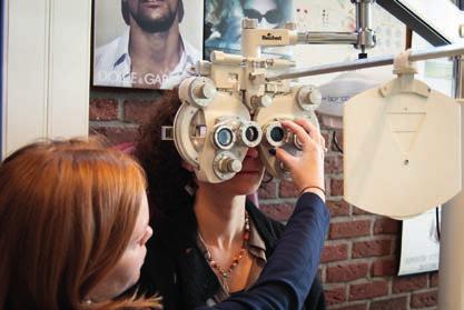 Contactologie-optometrie Se-n-Se TSO VANAF 18 JAAR / Het is belangrijk om in te spelen op de groeiende markt van contactlenzen.