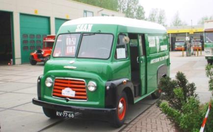 Hotchkiss PL 25 L Bouwjaar : 1956 gebruik : 1950 1960 : Amsterdam en omstreken : 2300 cc 4-cilinder lijnmotor, benzine. Achteraandrijving, handgeschakeld. : 65 pk bij 3.