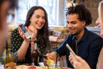 Retailers streven daarbij naar maximale conversie, ofwel het overgaan van de oriëntatiefase naar feitelijke aankoop door de consument.