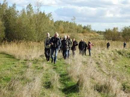 foto Door: Ineke kerkhof In Batenburg op de Molendijk bij de Liedense Waard hebben we de zeer zeldzame steppevorkstaartplevier gezien.