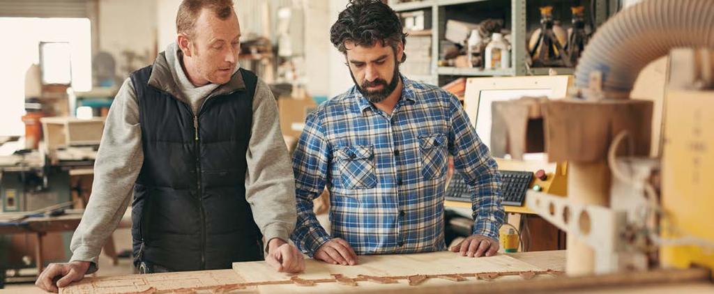 Meer dan 1 dienstverband Heeft de aanvrager meer dan 1 dienstverband en een werkweek van meer dan 40 uur? Dan telt het hoogst haalbare inkomen dat deze persoon kan verdienen in 40 uur per week.