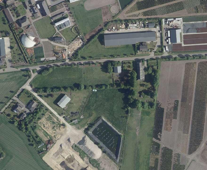 Locatie (grijs) bestaande werkschuur De Locht Begrenzing perceel eigenaar Locatie locatie woning en bijgebouw Figuur 1: De locatie perceel met de beoogde gebouwen Het criteria is dat de nieuwe