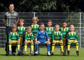 zwarte kousen oprichtingsjaar 1905 tenue groen-geel gestreept