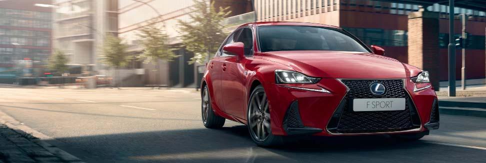 MEERUITVOERINGEN De afgebeelde Lexus IS 300h F SPORT Line is uitgevoerd in de kleur Red (3T2) en optioneel