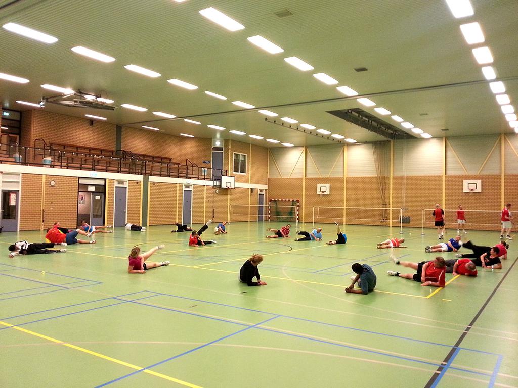 Warming up In één van de bestuursvergaderingen van dit seizoen kwam het onderwerp blessures voorbij.