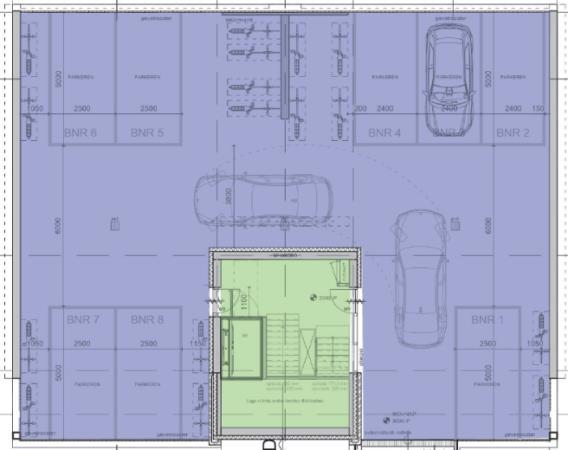 Personen in de overige zes appartementen, met een totale gebruiksoppervlakte van ruim 700 m 2 kunnen uitsluitend via het portiektrappenhuis het aansluitende terrein bereiken.